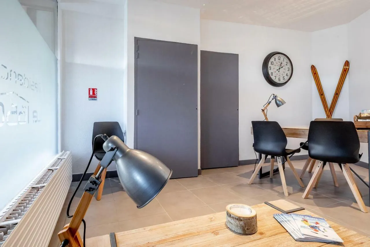 Le 1650 By Infini Mountain Aparthotel Les Orres 0*,  France